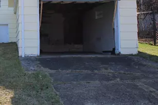 705 Hill Top Dr, Cumberland, MD 21502 - Photo 9