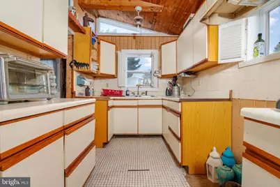 7428 Bay Front Road, Baltimore, MD 21219 - Photo 17