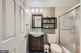 5435 King Arthur Cir, Rosedale, MD 21237 - Photo 19