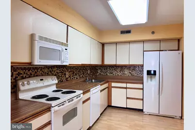 7203 Rockland Hills Drive #210, Baltimore, MD 21209 - Photo 3