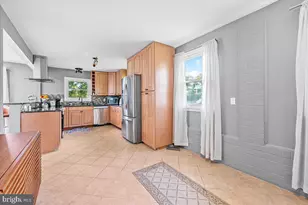 2327 Turkey Point Rd, Essex, MD 21221 - Photo 5