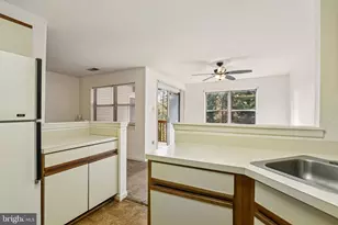 20 Deer Run Ct, Baltimore, MD 21227 - Photo 11