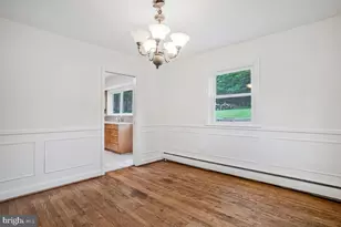 8205 Robin Hood Ct, Towson, MD 21204 - Photo 9