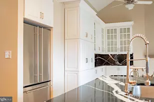 6907 Jones View Dr, Baltimore, MD 21209 - Photo 7
