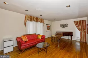 8 Jenny Ln, Pikesville, MD 21208 - Photo 3