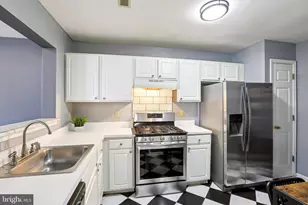 27 Royalty Cir, Owings Mills, MD 21117 - Photo 7