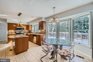 8 Sapphire Hill Ct, Baltimore, MD 21209 - Photo 3