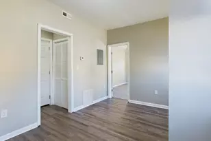 300 W Chesapeake Ave, Towson, MD 21204 - Photo 17