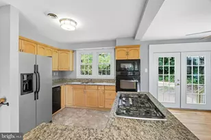 1910 Clifden Rd, Baltimore, MD 21228 - Photo 9