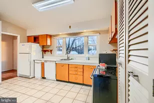 3204 Timberfield Ln, Pikesville, MD 21208 - Photo 9