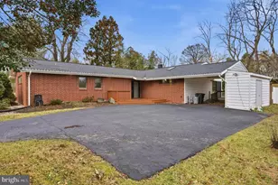 8 Peachtree Ct, Baltimore, MD 21208 - Photo 3