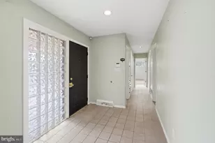 8 Peachtree Ct, Baltimore, MD 21208 - Photo 11
