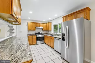 1905 Cedar Cir Dr, Baltimore, MD 21228 - Photo 11