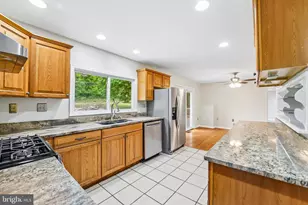 1905 Cedar Cir Dr, Baltimore, MD 21228 - Photo 13