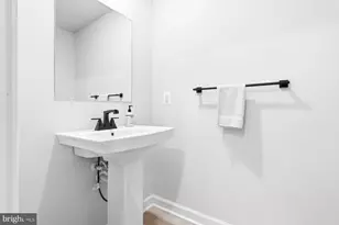 241 Hickory Holw Ct, Cockeysville, MD 21030 - Photo 3