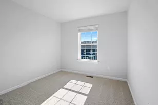 5050 Silver Oak Dr, Rosedale, MD 21237 - Photo 15