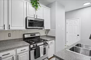 9539 Tessa Ln, Owings Mills, MD 21117 - Photo 11