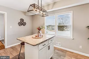 7 Cedar Bluff Ct, Baltimore, MD 21228 - Photo 11