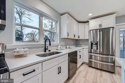 8820 Fearne Avenue, Parkville, MD 21234 - Photo 11