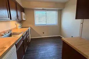 1 Summit Hill Ct, Baltimore, MD 21228 - Photo 9