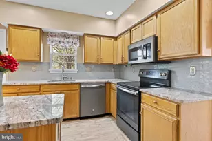 9046 Tarpleys Cir, Baltimore, MD 21237 - Photo 15