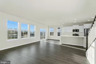 8101 Cypress Pt Dr, Baltimore, MD 21237 - Photo 7