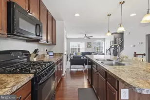 8441 Stansbury Lake Dr, Baltimore, MD 21222 - Photo 9