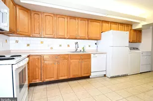 8 Stonehenge Cir, Baltimore, MD 21208 - Photo 11