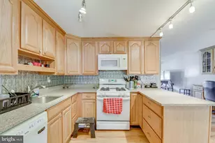 3216 Ryerson Cir, Baltimore, MD 21227 - Photo 11