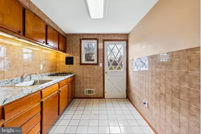 1041 Foxwood Lane, Baltimore, MD 21221 - Photo 15