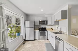 16 Hardwood Dr, Rosedale, MD 21237 - Photo 9