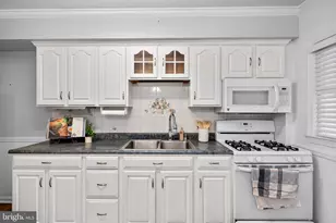 7258 Bridgewood Dr, Baltimore, MD 21224 - Photo 11