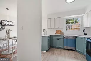 7 Prestwick Square, Baltimore, MD 21228 - Photo 17