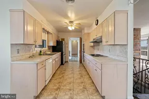 8 Lochview Ct, Lutherville Timonium, MD 21093 - Photo 7