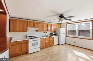 7820 St Bridget Ln, Baltimore, MD 21222 - Photo 11
