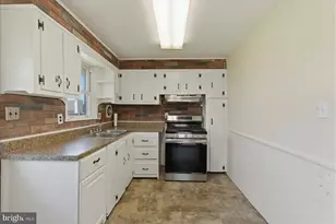 9804 Monroe St, Cockeysville, MD 21030 - Photo 7