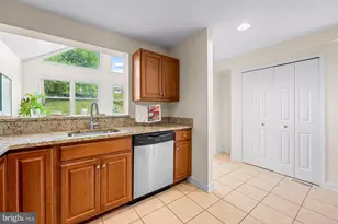 6045 Falls Rd, Baltimore, MD 21209 - Photo 9
