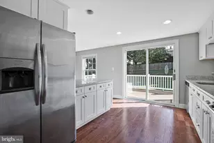 8 Randolph Springs Ct, Baltimore, MD 21228 - Photo 5