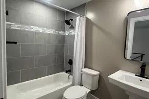 1010 Foxridge Ln, Essex, MD 21221 - Photo 5