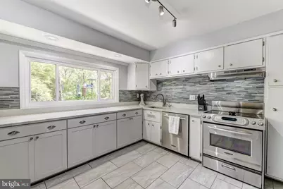 3915 Longmoor Circle, Phoenix, MD 21131 - Photo 17