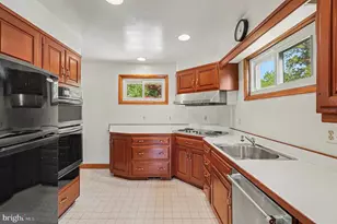 9204 Snyder Ln, Perry Hall, MD 21128 - Photo 9