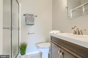 2 Summit Hill Ct, Baltimore, MD 21228 - Photo 19