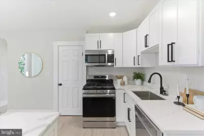 1 Glenwood Avenue, Baltimore, MD 21228 - Photo 13