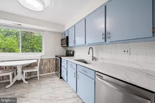1 Summit Hill Ct, Baltimore, MD 21228 - Photo 5