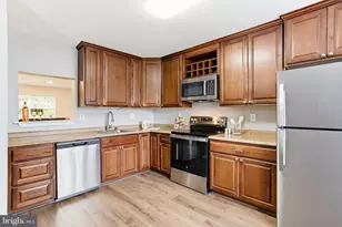 9 Island Run Ct, Catonsville, MD 21228 - Photo 3
