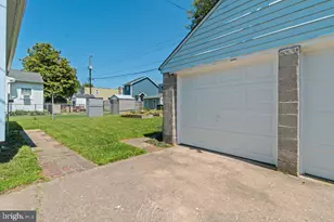 14 Ridgemoor Rd, Baltimore, MD 21221 - Photo 17