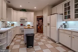 15 Austringer Ct, Baltimore, MD 21208 - Photo 13