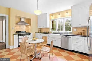 7704 Crossland Rd, Pikesville, MD 21208 - Photo 17