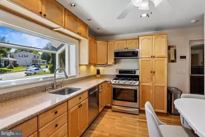 124 W Chestnut Hill Lane, Reisterstown, MD 21136 - Photo 5