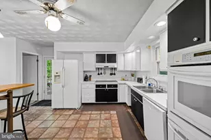 14009 Fox Run Ct, Phoenix, MD 21131 - Photo 5